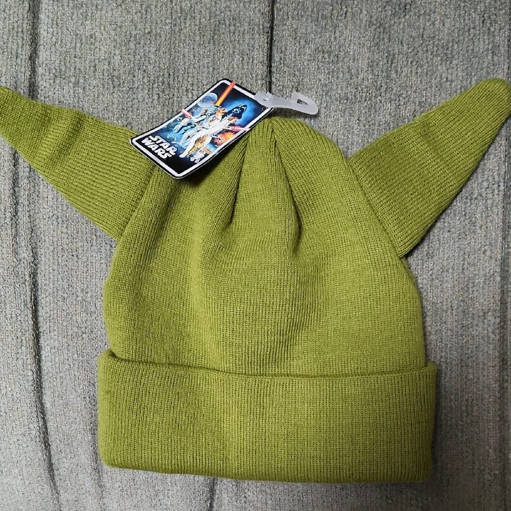 Star Wars Green Yoda Beanie - Picture 5 of 5
